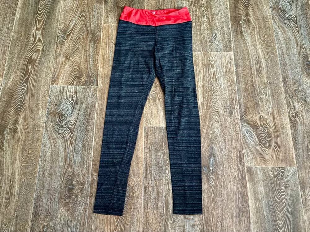 Women’s SO Perfect Yoga Pants Size Medium